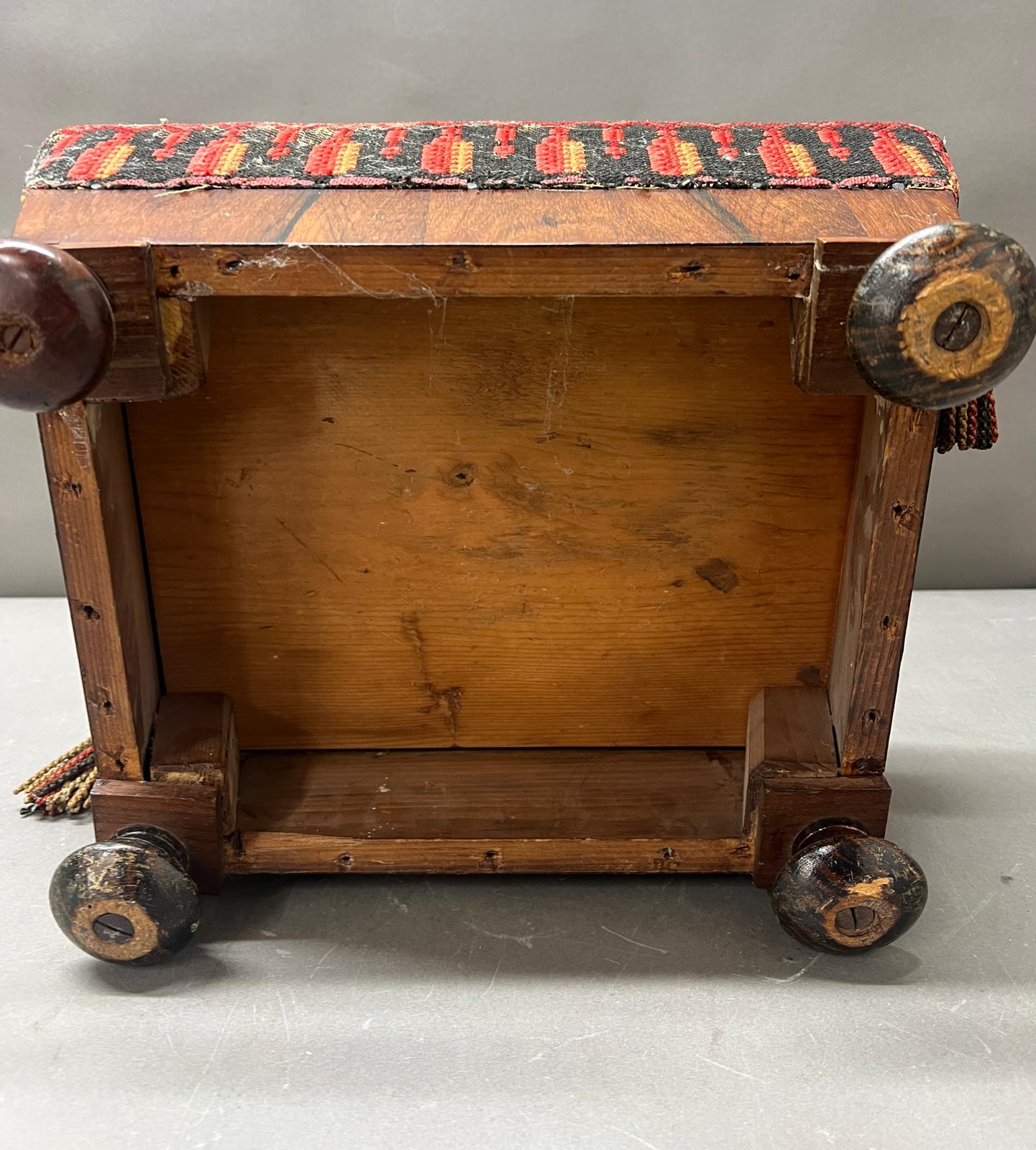 Victorian footstool with velvet top (H17cm x L36cm x D32cm) - Image 2 of 3