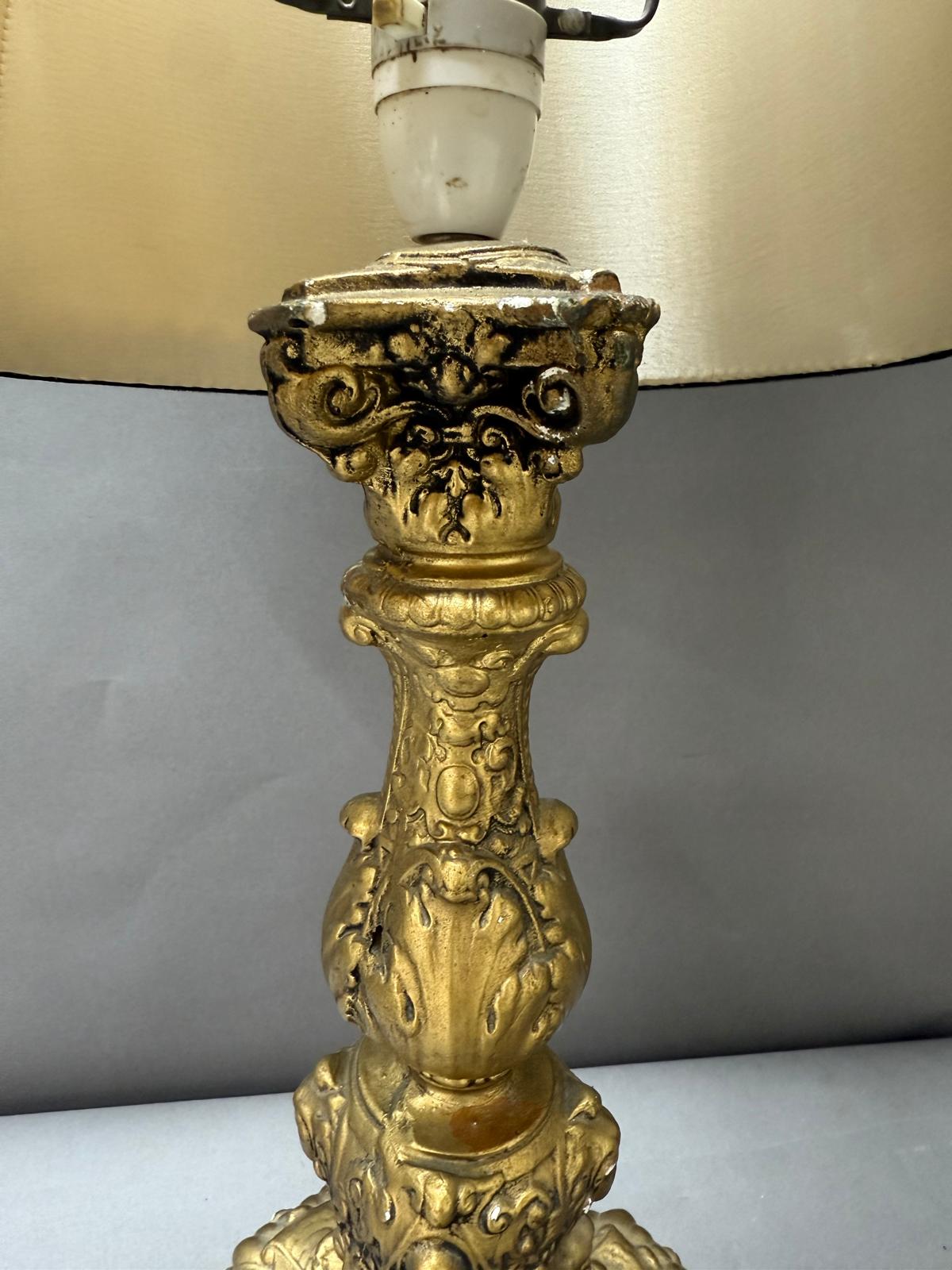 A wooden gold painted table lamp in the rococo style (H46cm) - Image 2 of 4