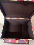 Two London theme storage boxes (H40cm Sq40cm)