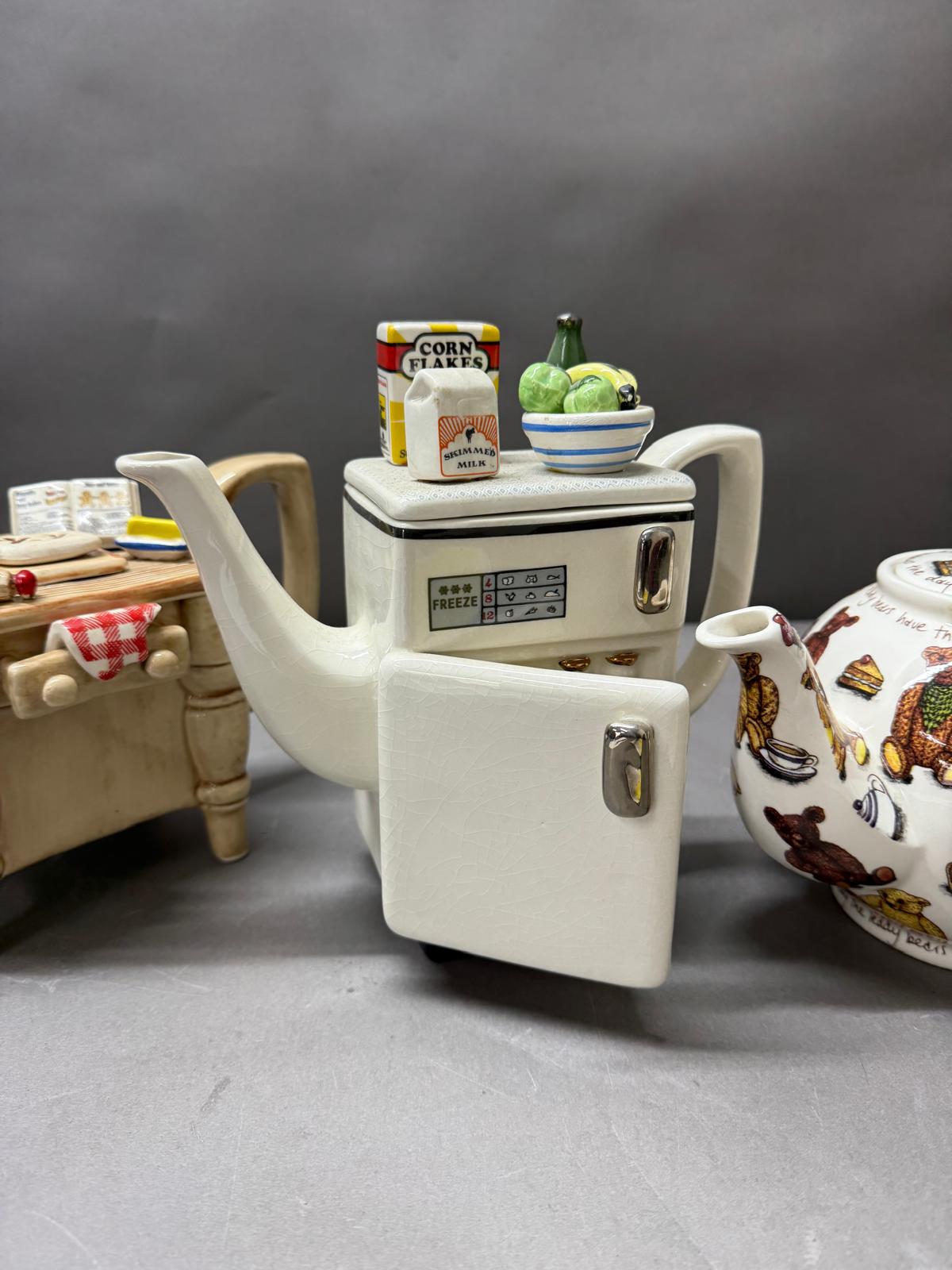 Three Novelty tea pots - Image 4 of 4