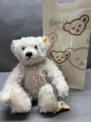 A Steiff classic Teddy Bear (004995)