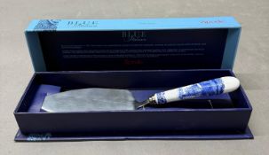 A Spode blue Italian cake slice, boxed
