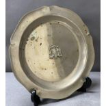 A Mexican-style tray with a central shield marked 900 to base approx weight 450g