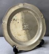 A Mexican-style tray with a central shield marked 900 to base approx weight 450g
