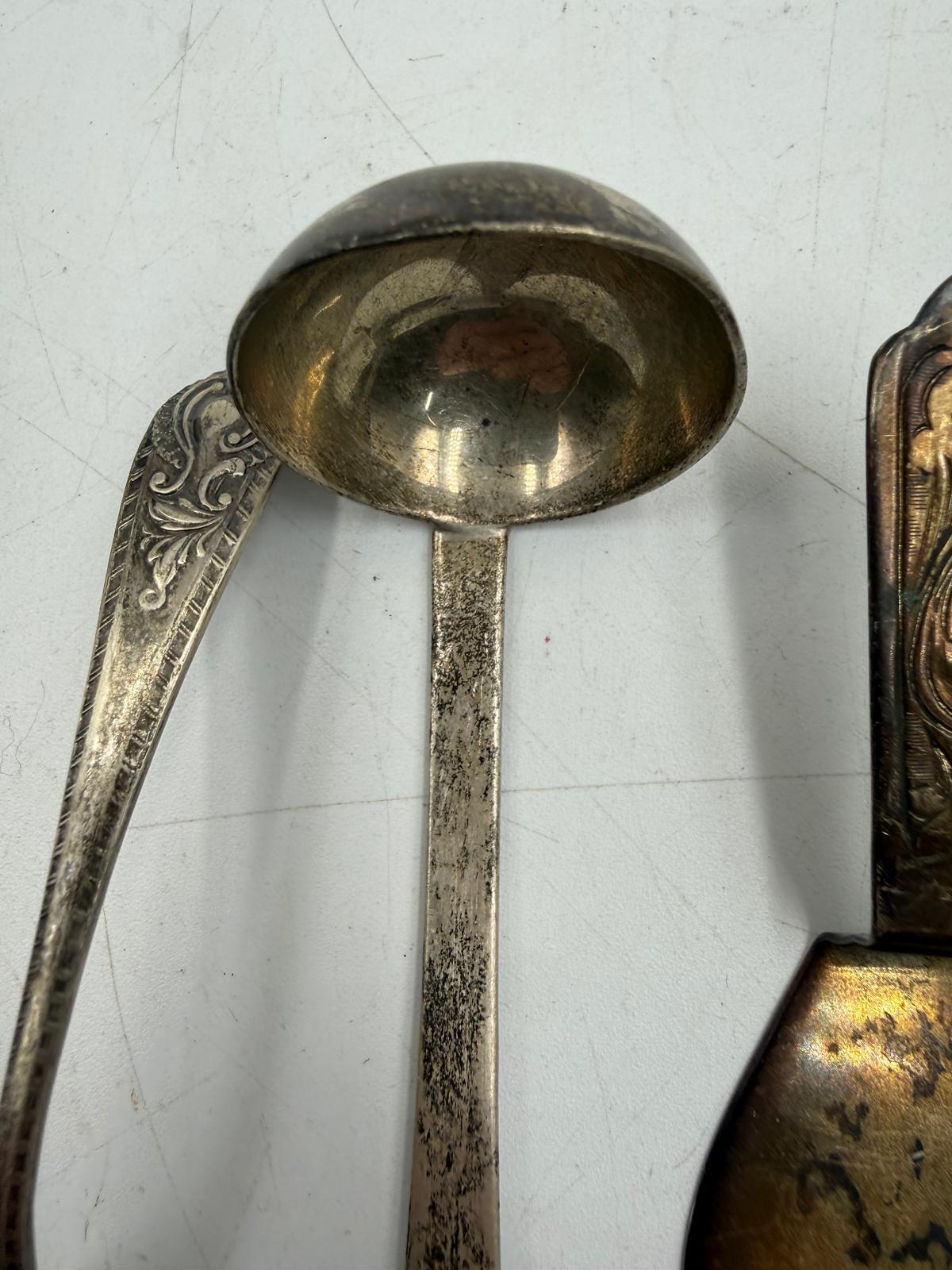 A selection of silver items to include a caddy spoon etc, various hallmarks approx weight 55g - Image 4 of 7