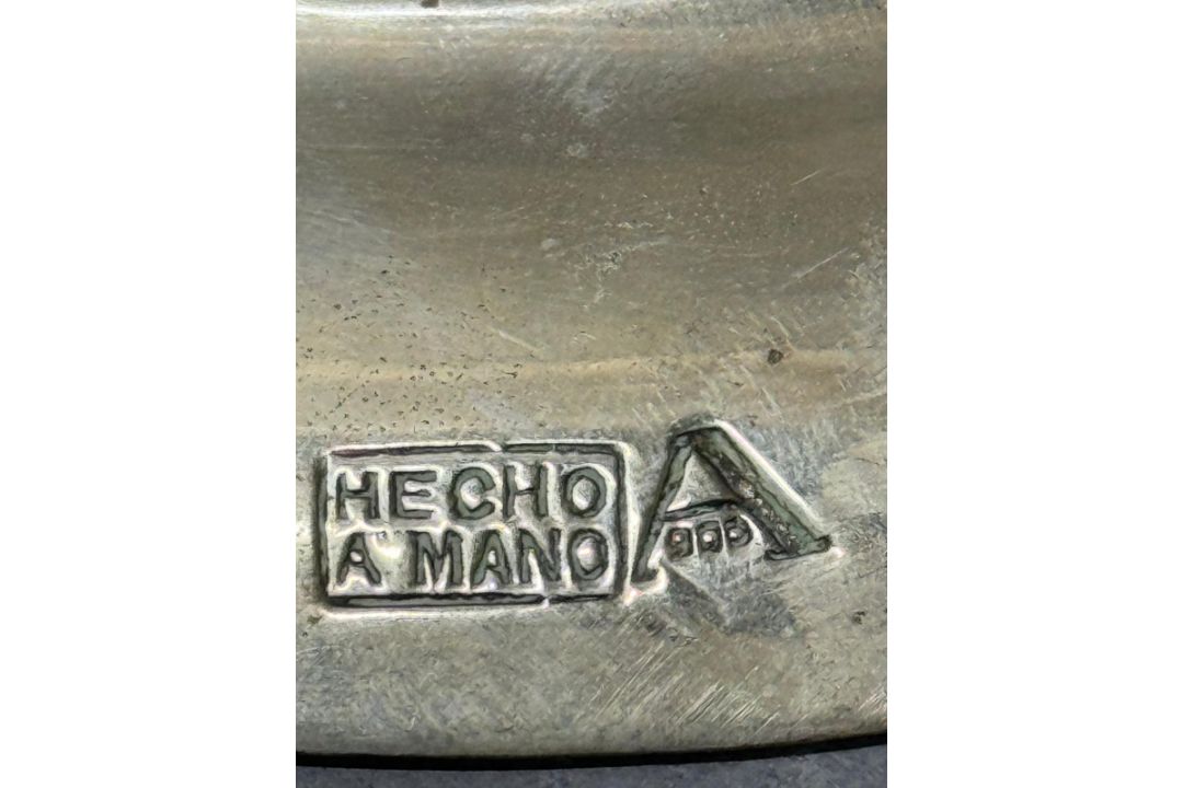 A Mexican-style tray with a central shield marked 900 to base approx weight 450g - Image 3 of 3