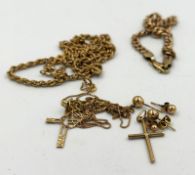 A selection of 9ct gold jewellery to include bracelets, extra fine necklace etc, with a combined