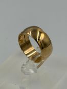A 9ct gold wedding band approximate size N and weight 4.4g