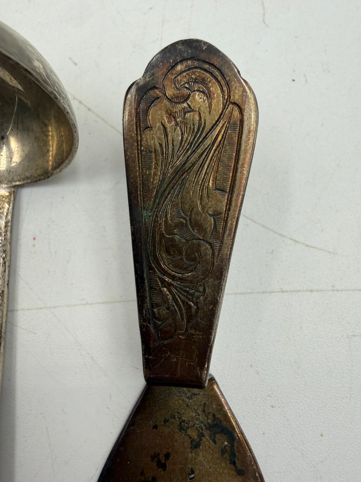 A selection of silver items to include a caddy spoon etc, various hallmarks approx weight 55g - Image 6 of 7