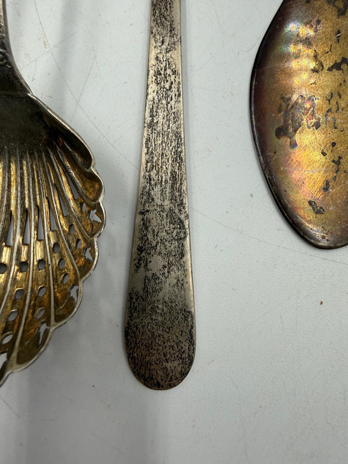 A selection of silver items to include a caddy spoon etc, various hallmarks approx weight 55g - Image 2 of 7