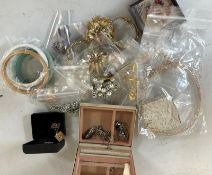 A selection of quality costume jewellery to include necklaces, cufflinks, bracelets and broaches