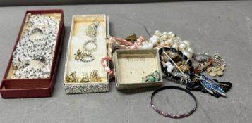 A quantity of quality costume jewellery of various styles