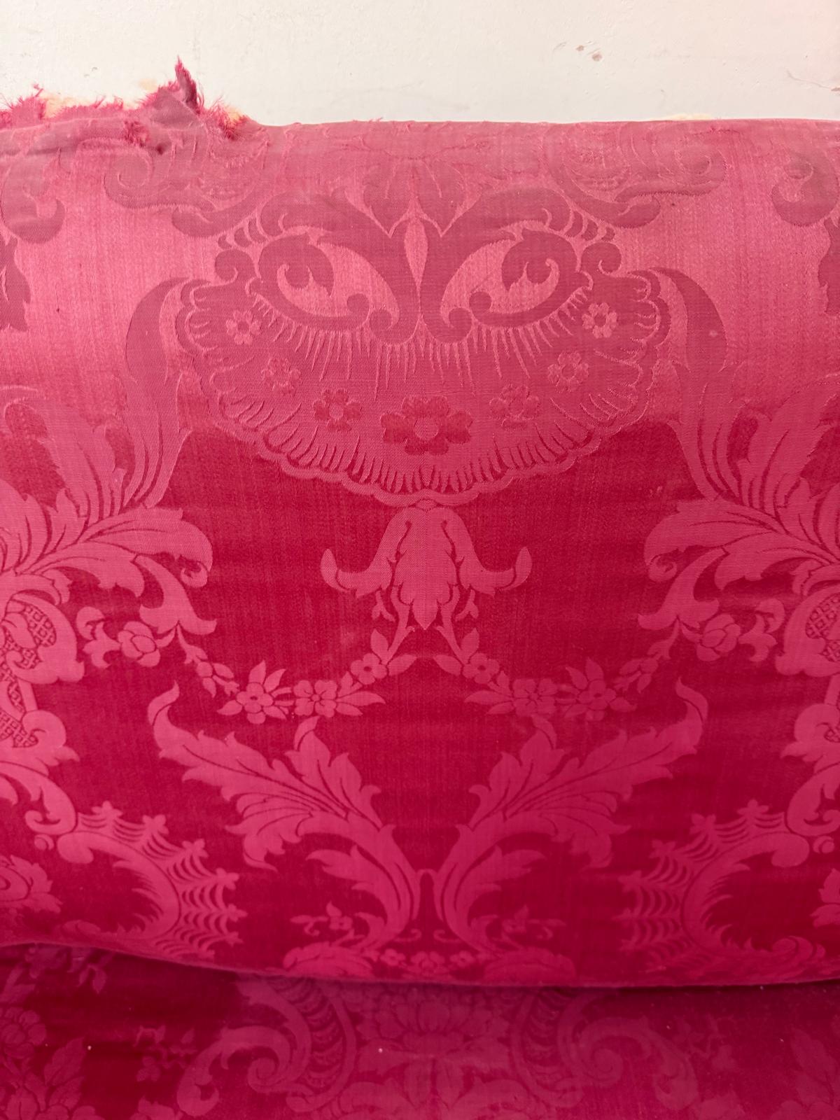 A red floral upholstered Victorian two seater sofa H84cm W150cm D76cm SH32cm Condition Report in - Image 5 of 5