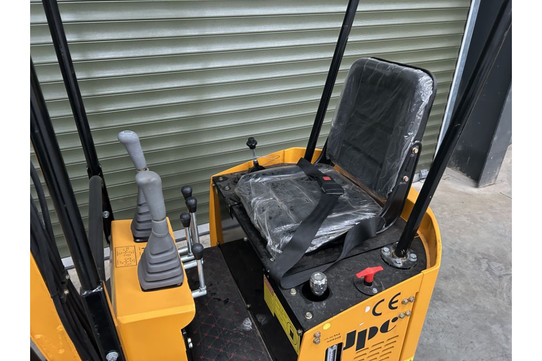 2024 Unissued JPC 1020KG 12HP Diesel Rubber Track Mini Excavator c/w Front Blade - Image 10 of 27