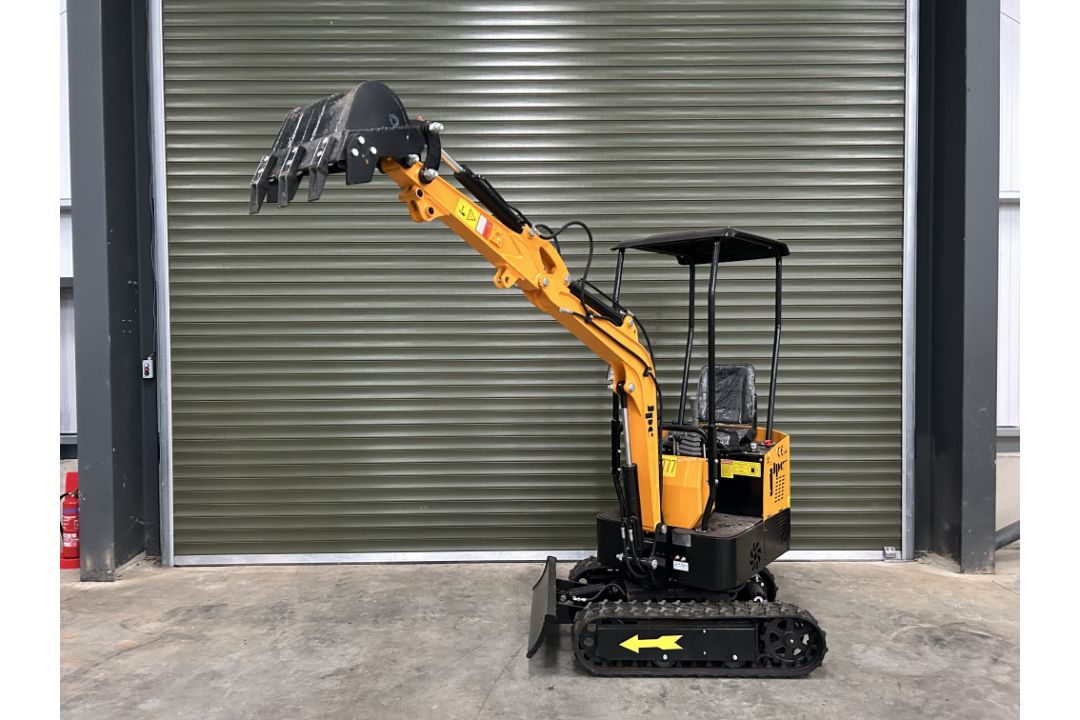 2024 Unissued JPC 1020KG 12HP Diesel Rubber Track Mini Excavator c/w Front Blade - Image 5 of 27