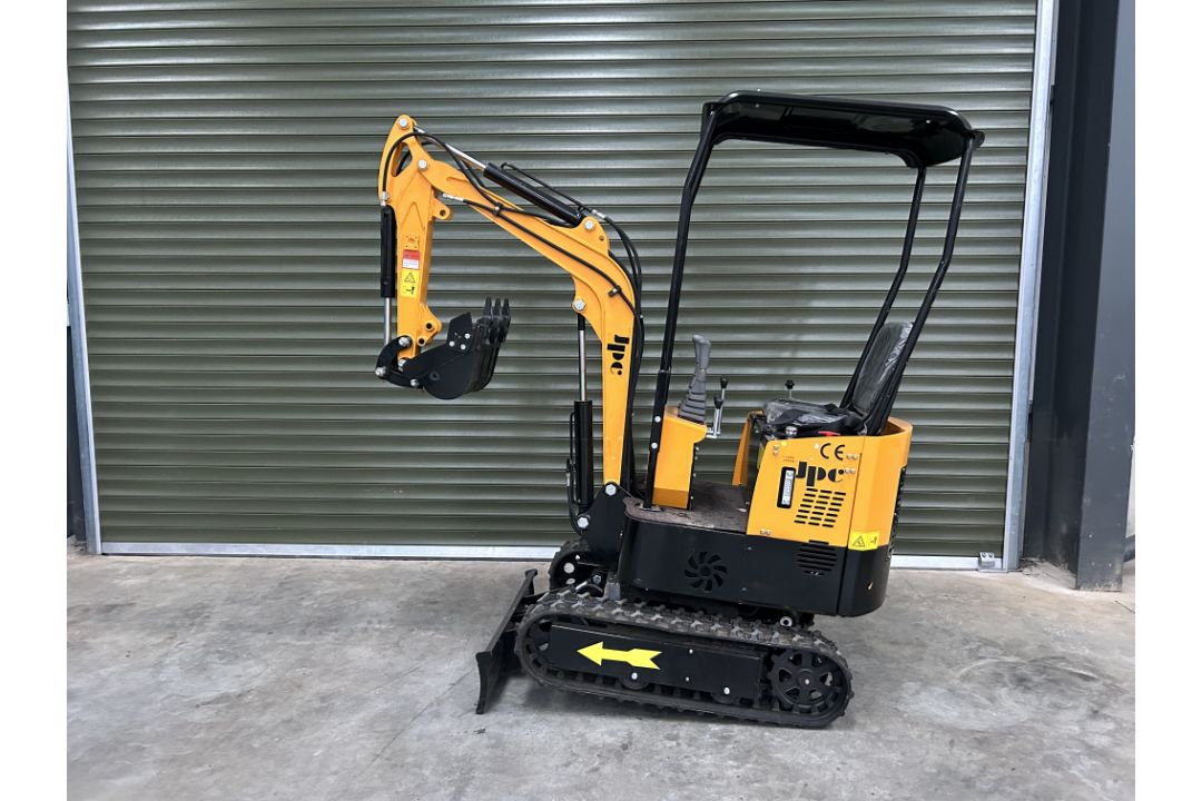 2024 Unissued JPC 1020KG 12HP Diesel Rubber Track Mini Excavator c/w Front Blade - Image 6 of 27