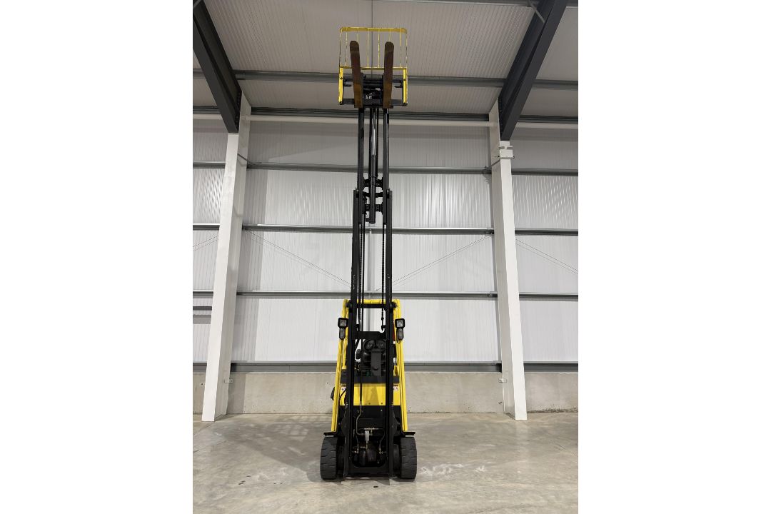 Hyster E2.00 XMS Electric Forklift 710 hrs only! - Image 19 of 32