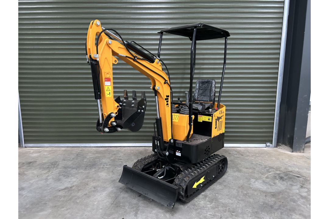2024 Unissued JPC 1020KG 12HP Diesel Rubber Track Mini Excavator c/w Front Blade - Image 3 of 27