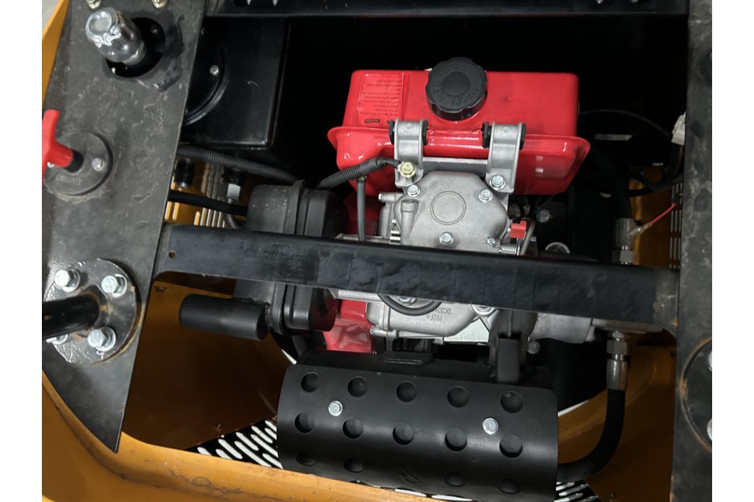 2024 Unissued JPC 1020KG 12HP Diesel Rubber Track Mini Excavator c/w Front Blade - Image 22 of 27