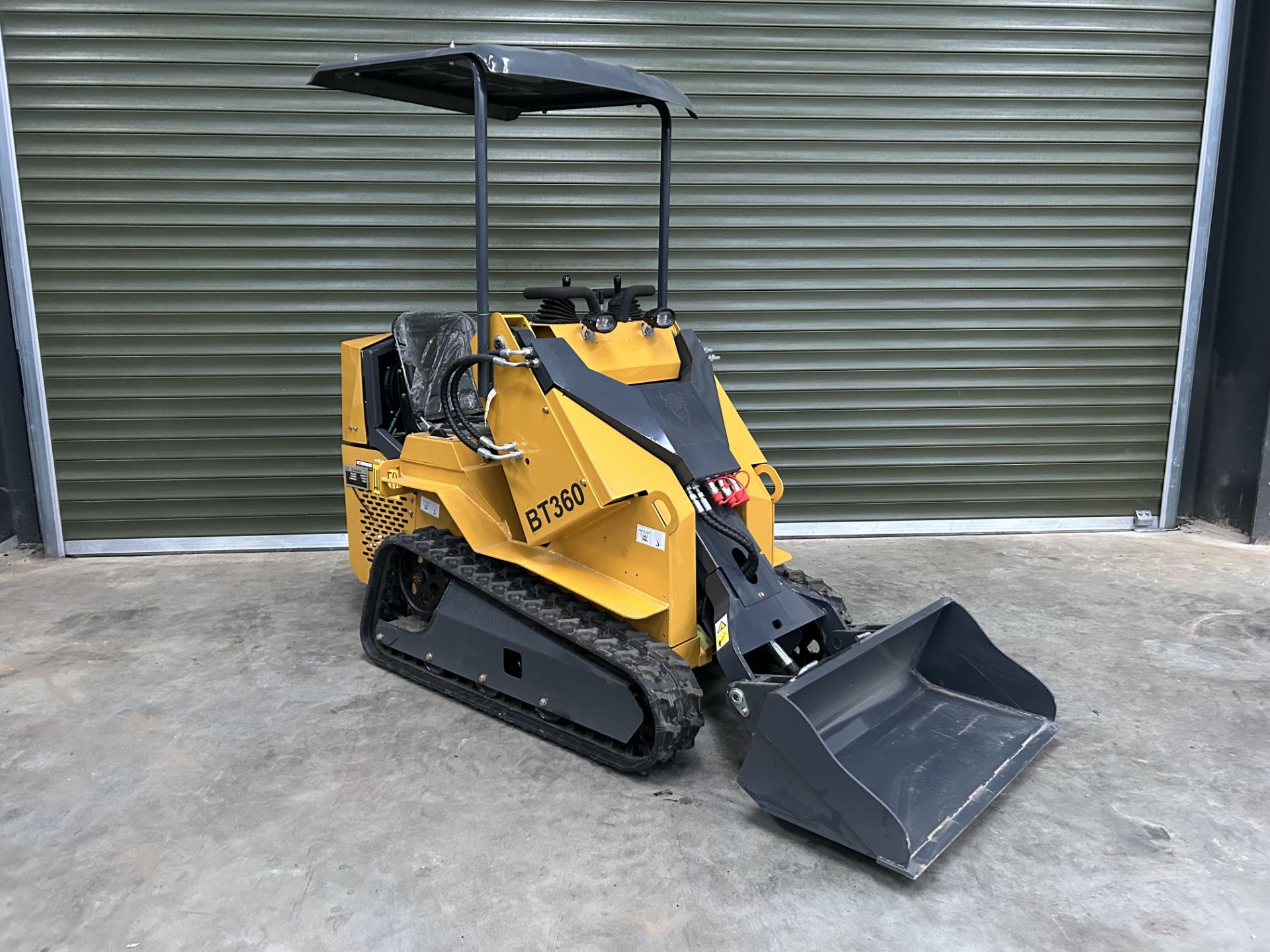 New Unissued 2025 Rubber Tracked Skid Steer Loader, Joystick Controls 13.5HP 750KG - Image 23 of 25