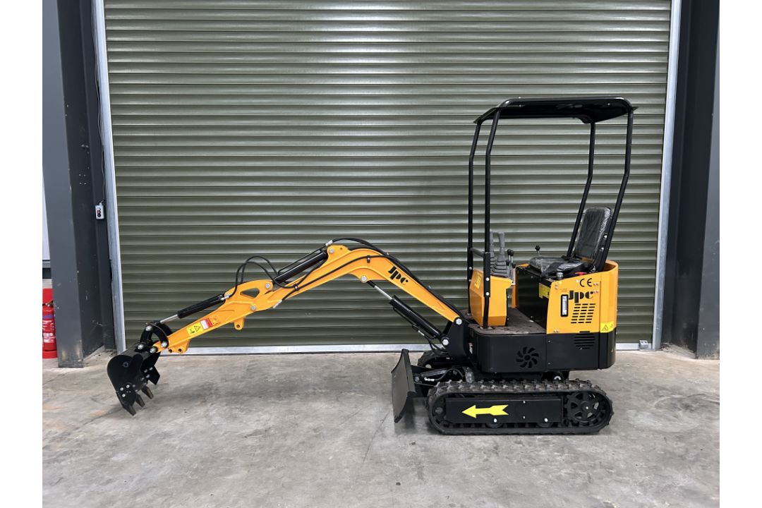 2024 Unissued JPC 1020KG 12HP Diesel Rubber Track Mini Excavator c/w Front Blade - Image 4 of 27