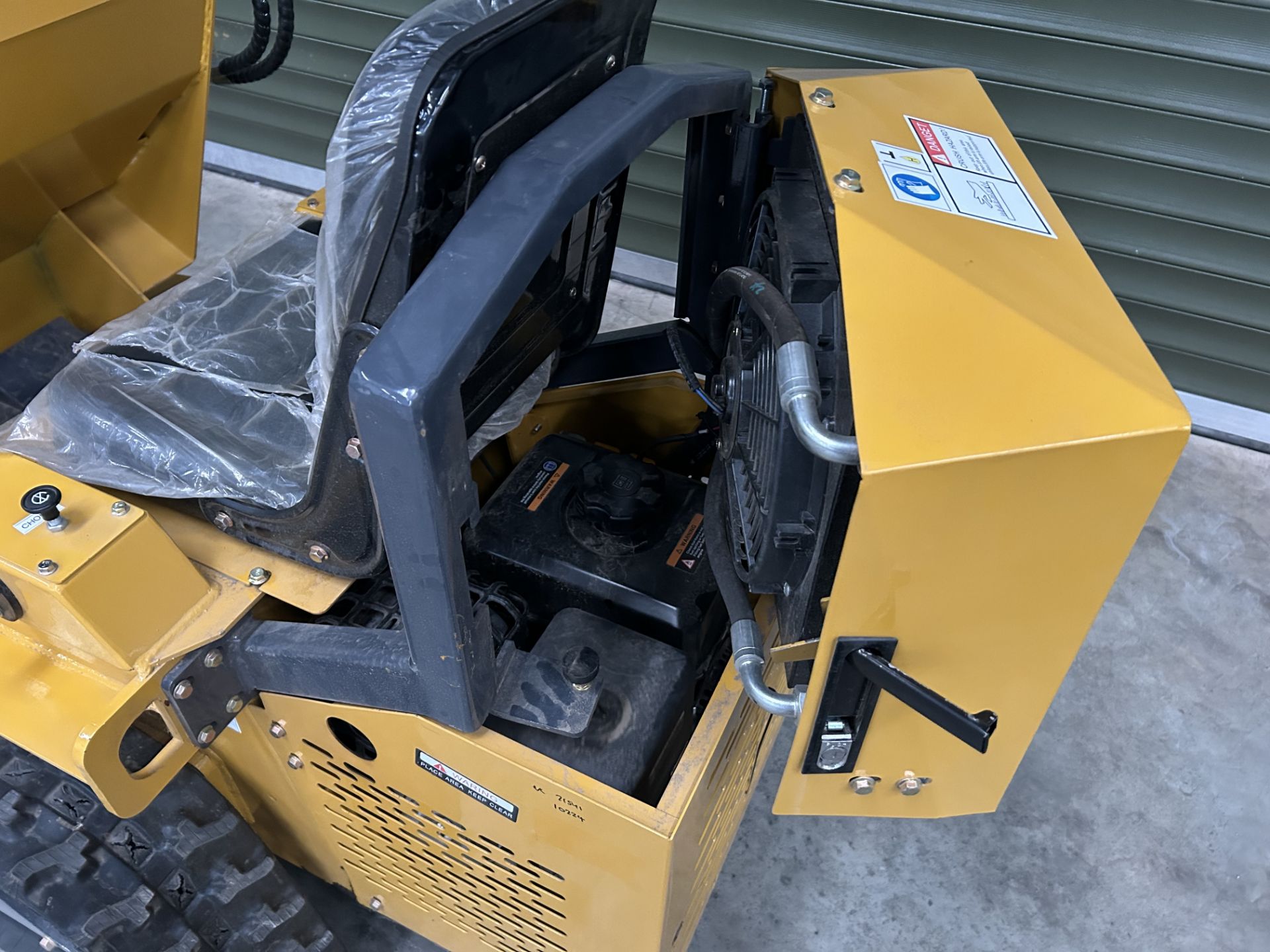 New Unissued 2025 Rubber Tracked Skid Steer Loader, Joystick Controls 13.5HP 750KG - Image 12 of 25
