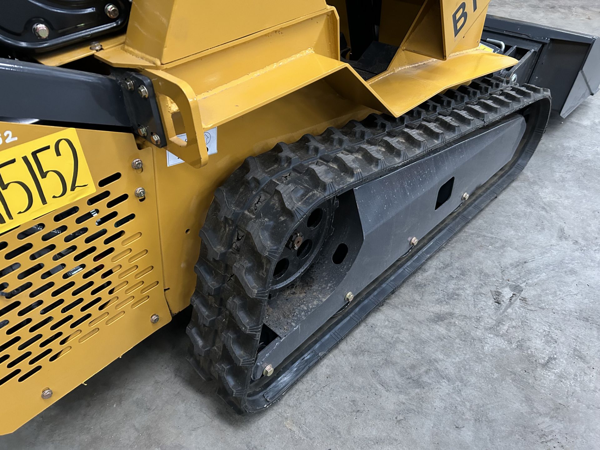 New Unissued 2025 Rubber Tracked Skid Steer Loader, Joystick Controls 13.5HP 750KG - Image 19 of 25