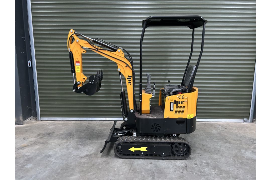 2024 Unissued JPC 1020KG 12HP Diesel Rubber Track Mini Excavator c/w Front Blade - Image 2 of 27