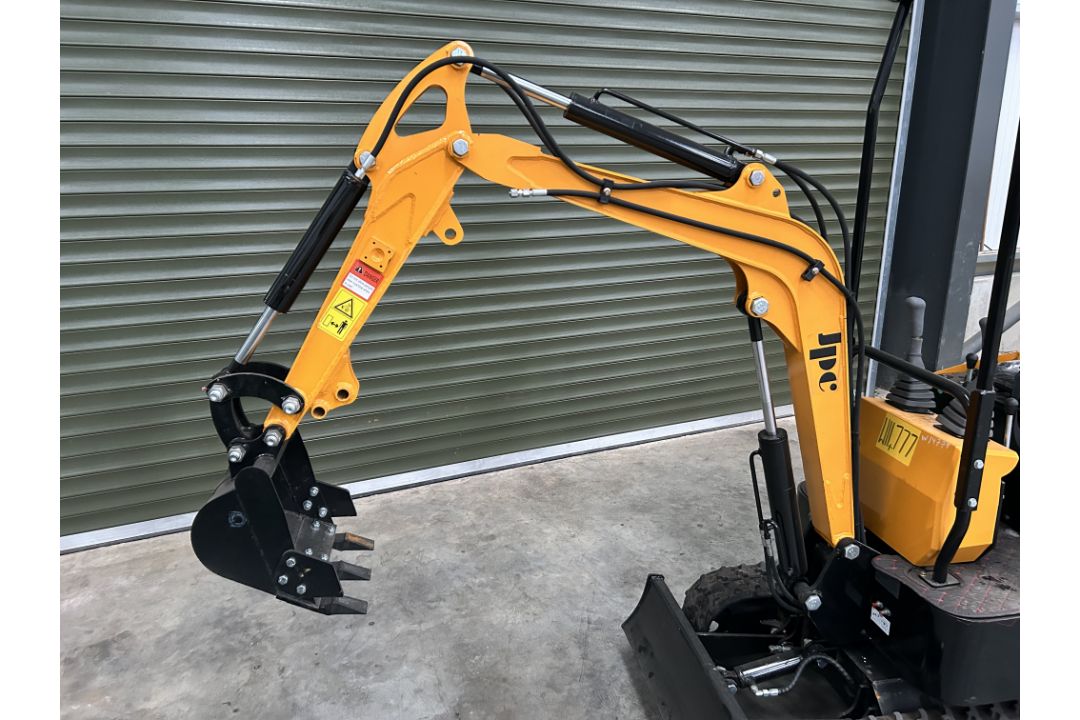 2024 Unissued JPC 1020KG 12HP Diesel Rubber Track Mini Excavator c/w Front Blade - Image 23 of 27