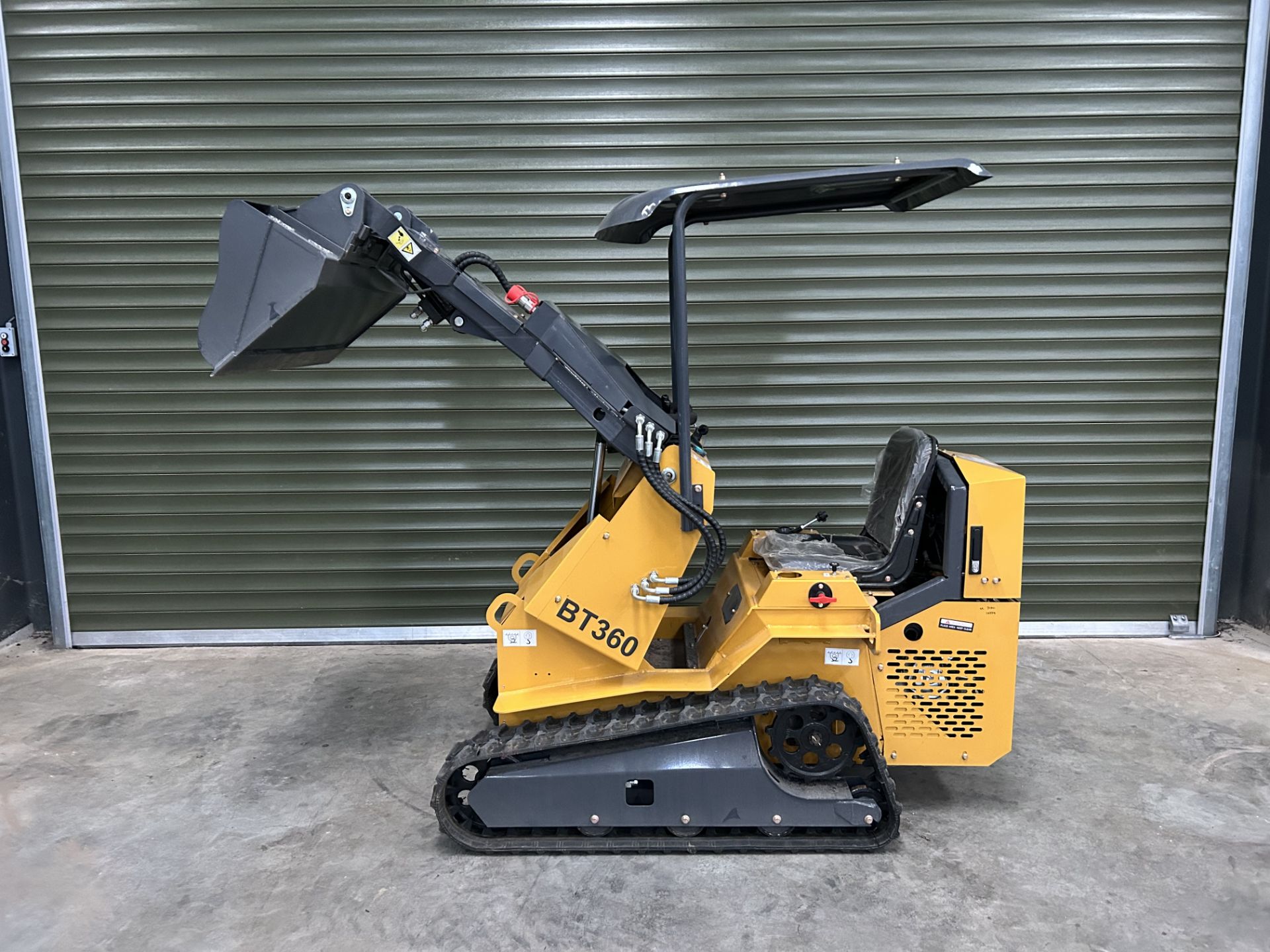 New Unissued 2025 Rubber Tracked Skid Steer Loader, Joystick Controls 13.5HP 750KG - Image 3 of 25