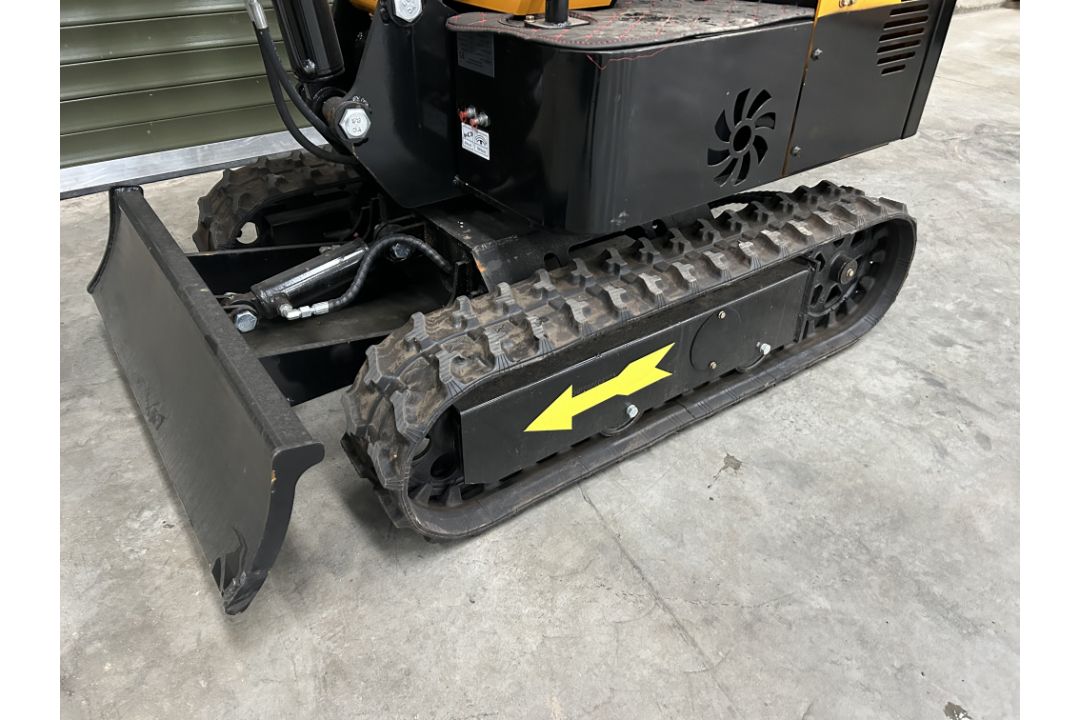 2024 Unissued JPC 1020KG 12HP Diesel Rubber Track Mini Excavator c/w Front Blade - Image 7 of 27