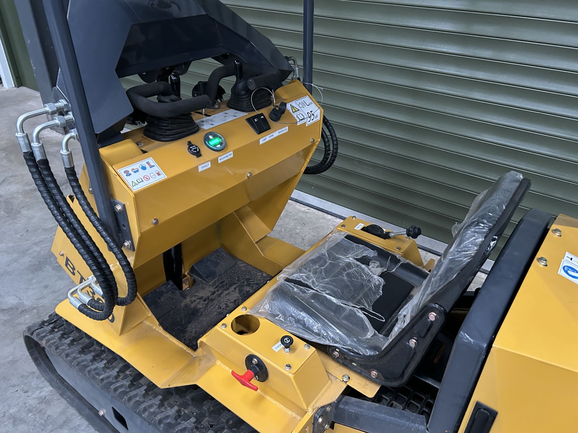 New Unissued 2025 Rubber Tracked Skid Steer Loader, Joystick Controls 13.5HP 750KG - Image 4 of 25
