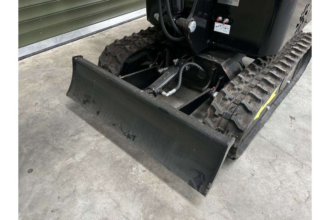 2024 Unissued JPC 1020KG 12HP Diesel Rubber Track Mini Excavator c/w Front Blade - Image 8 of 27