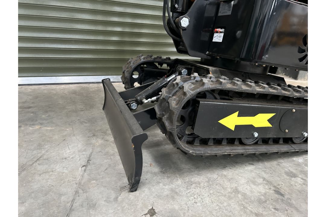 2024 Unissued JPC 1020KG 12HP Diesel Rubber Track Mini Excavator c/w Front Blade - Image 9 of 27