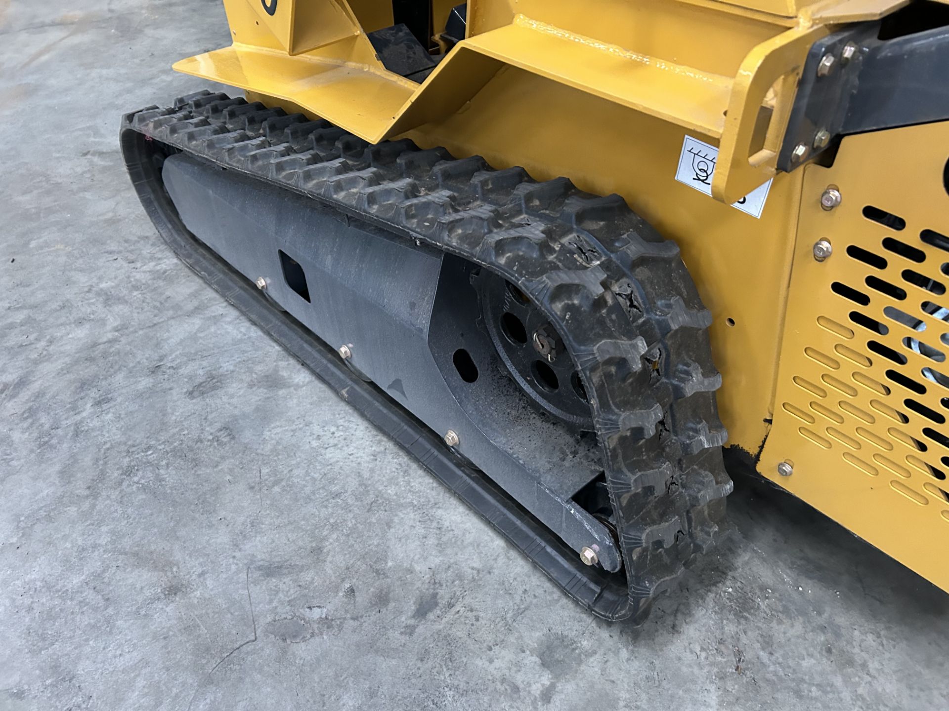 New Unissued 2025 Rubber Tracked Skid Steer Loader, Joystick Controls 13.5HP 750KG - Image 11 of 25