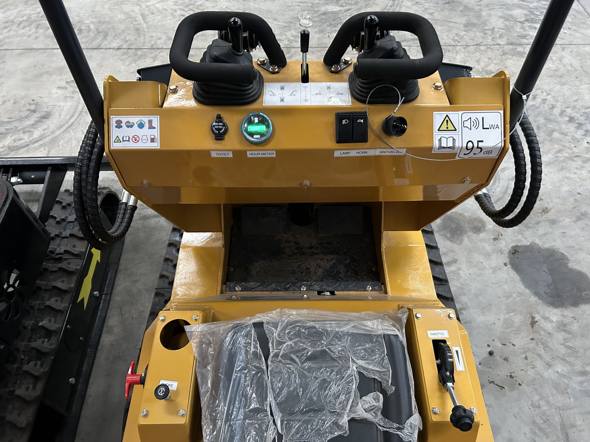 New Unissued 2025 Rubber Tracked Skid Steer Loader, Joystick Controls 13.5HP 750KG - Image 5 of 25