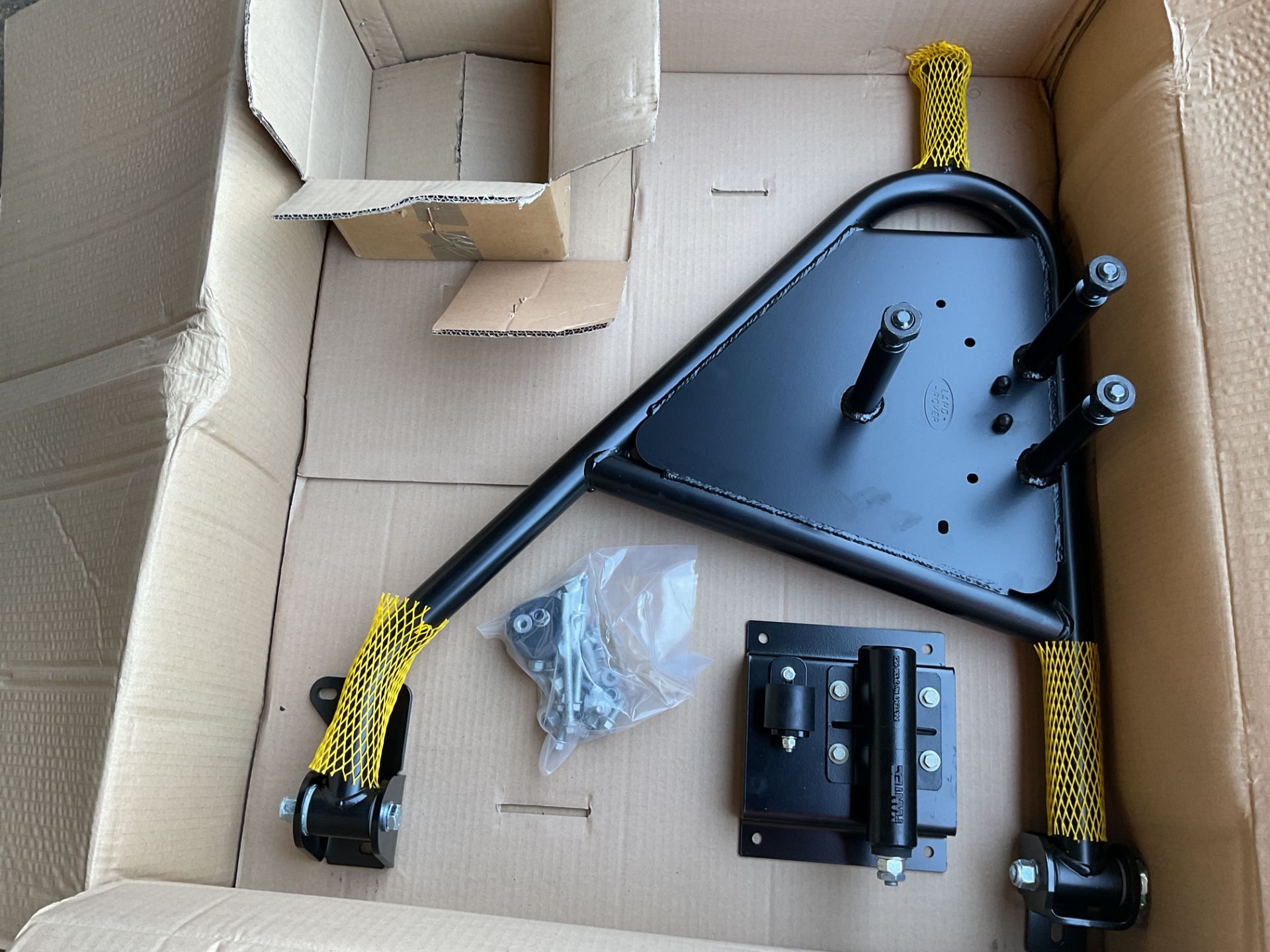 1 x New Land Rover Swing Out Spare Wheel Carrier Kit VPLDR0129 - Image 3 of 5