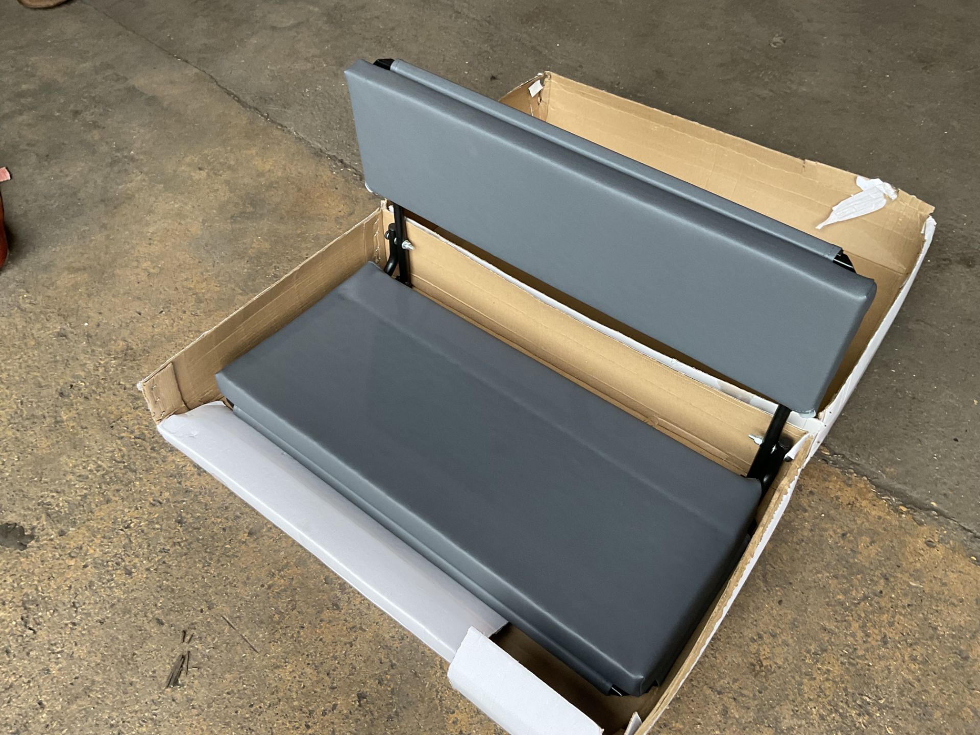 1 x New Unissued Exmoor Trim Land Rover Wolf Bench Seat - Image 3 of 8