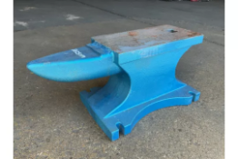 1x New Unissued 200Ib Cast Iron Anvil in Packing Case.
