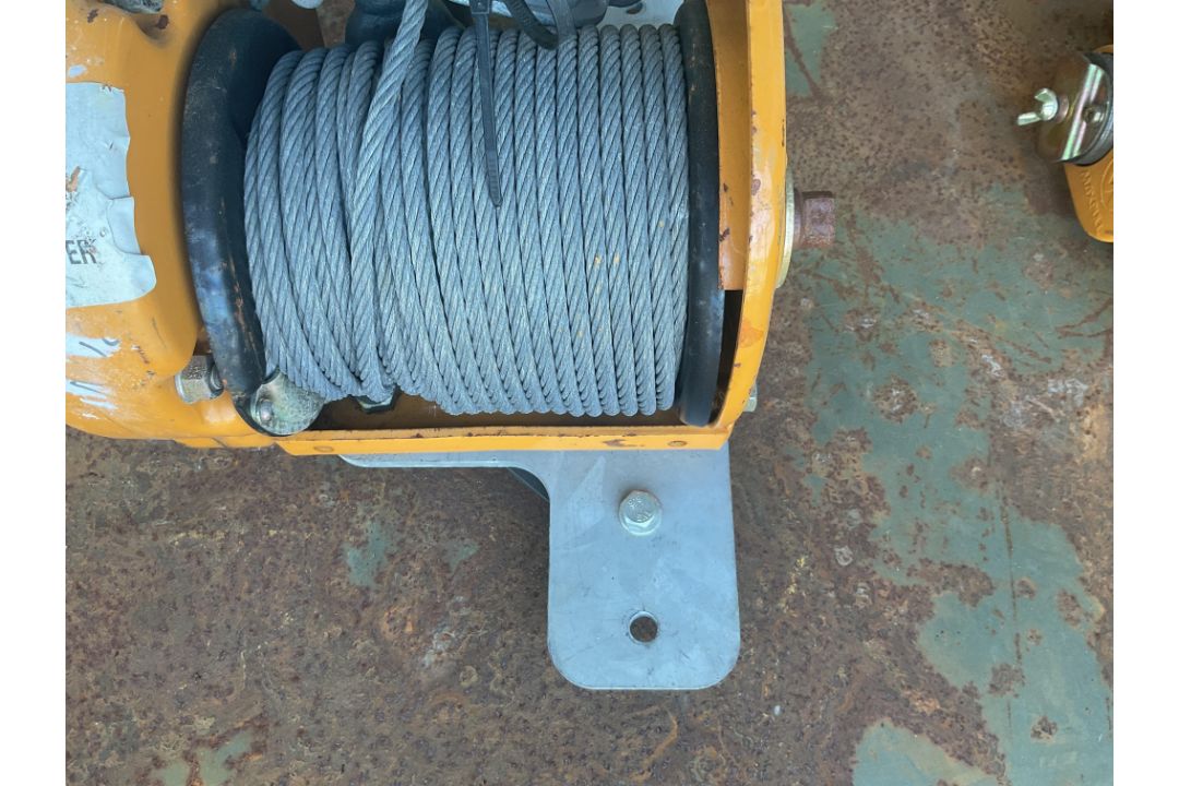 Unissued Maxpull GM20 2000KG Straight Pull Winch c/w 3 Snatch Blocks, from MOD - Image 3 of 3