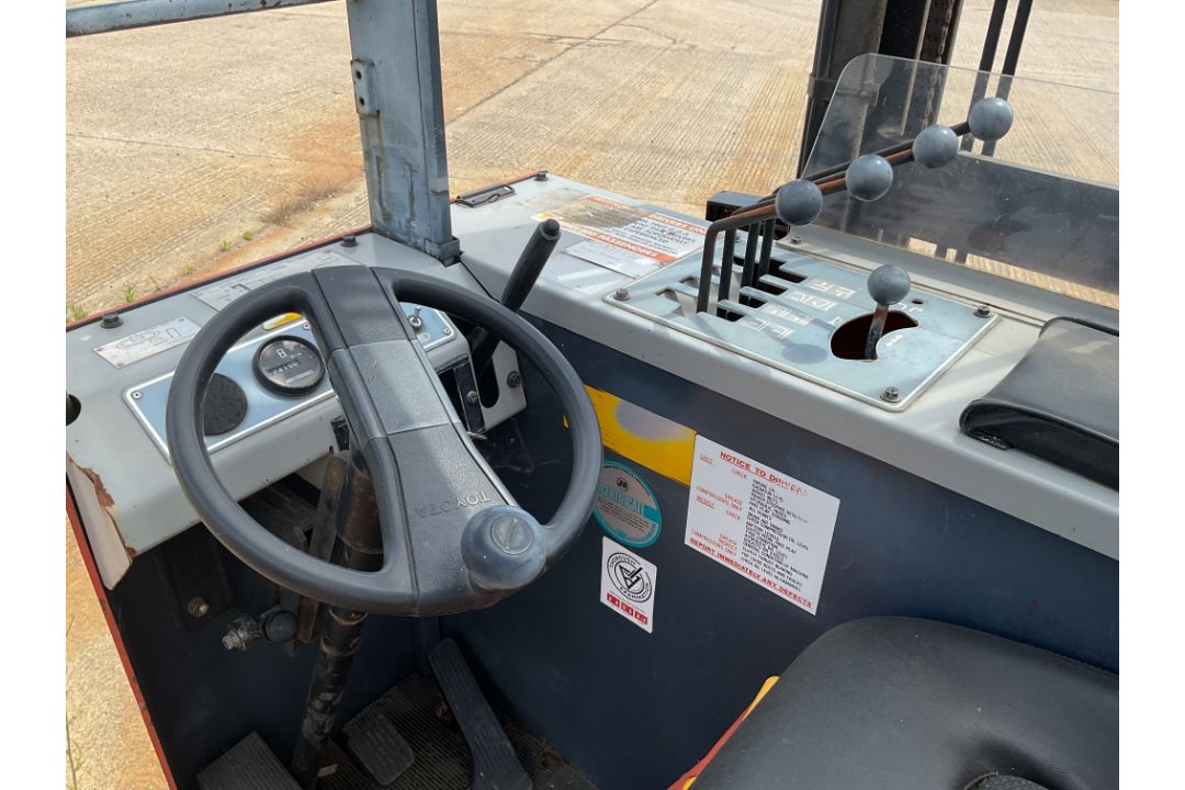 Toyota 5FBRE10 Electric Forklift with Side Shift - Image 5 of 8