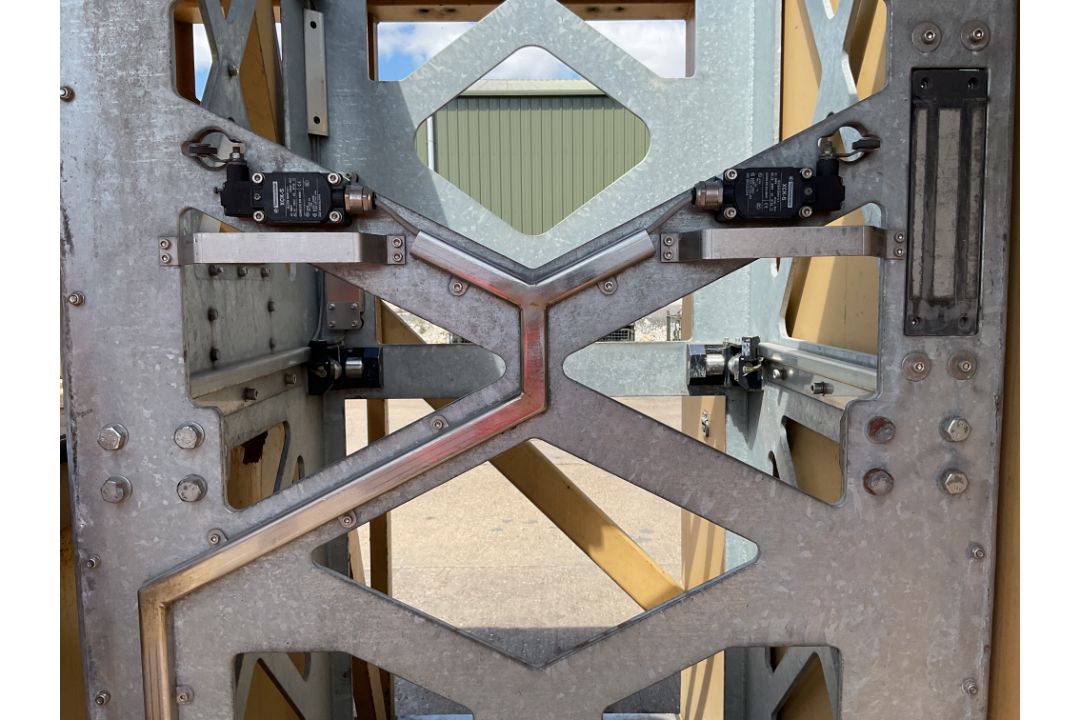 20ft Drops Demountable Hook Loader Secure Coms / Office Container, Direct from MOD - Image 28 of 32