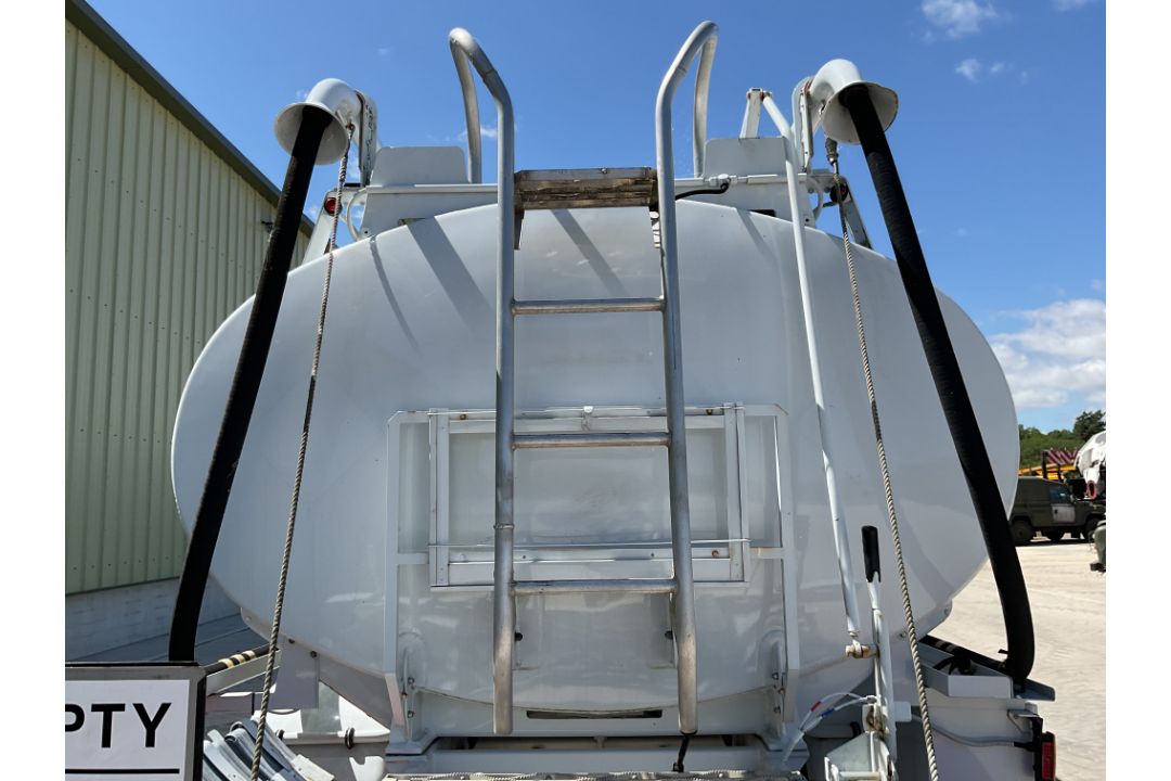 Renault Midliner 5000L Aircraft Refueller with overhead boom Etc shows only 1583 hrs, from UK MOD - Image 30 of 70