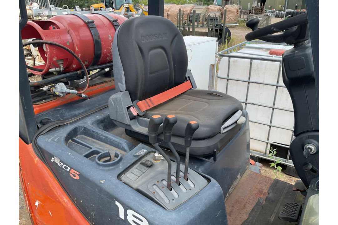 Doosan PR05 G18S-5 LPG Fork Lift 3 Stage Container Mast with Side Shift, from Govt Dept - Image 5 of 10
