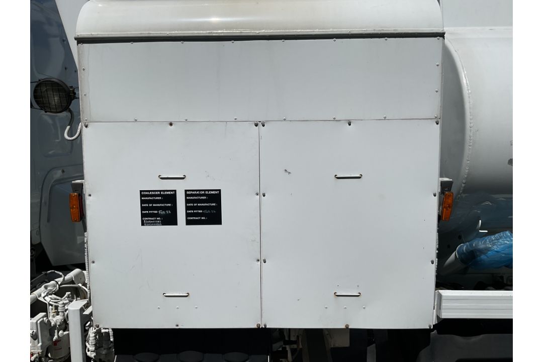 Renault Midliner 5000L Aircraft Refueller with overhead boom Etc shows only 1583 hrs, from UK MOD - Image 48 of 70