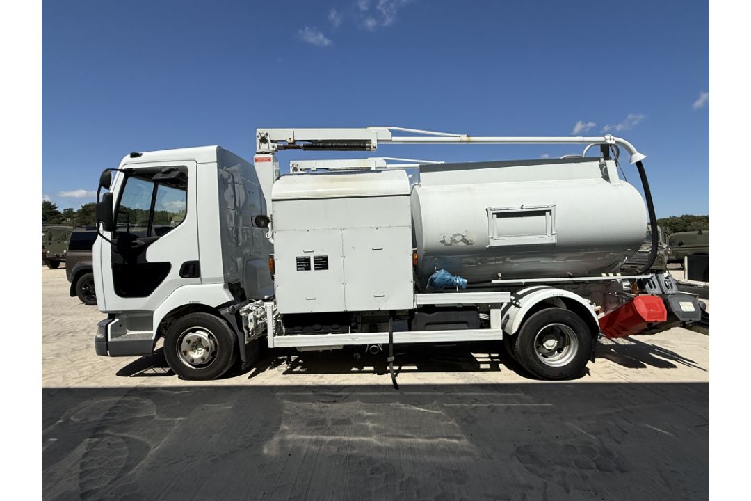 Renault Midliner 5000L Aircraft Refueller with overhead boom Etc shows only 1583 hrs, from UK MOD - Image 54 of 70