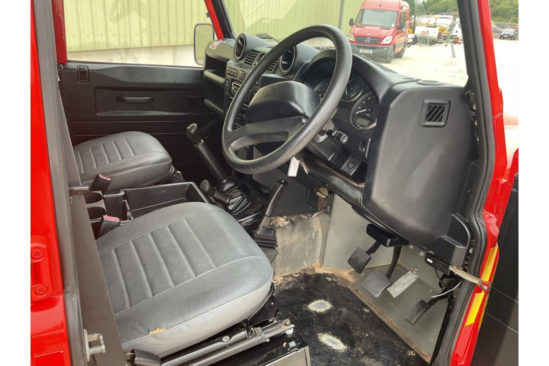 Land Rover Defender 130 Double Cab High Capacity Pick Up 2.2 TDI RHD, low miles! Direct UK MOD - Image 4 of 36