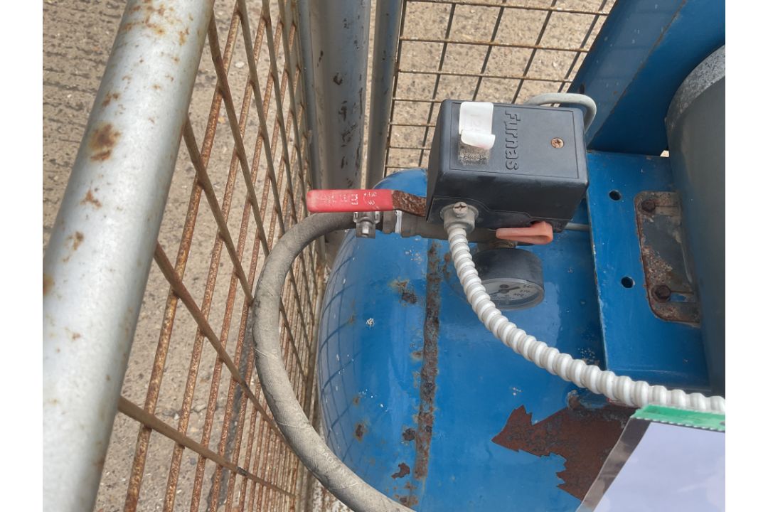 240 Volt Workshop Compressor, from MOD - Image 3 of 4