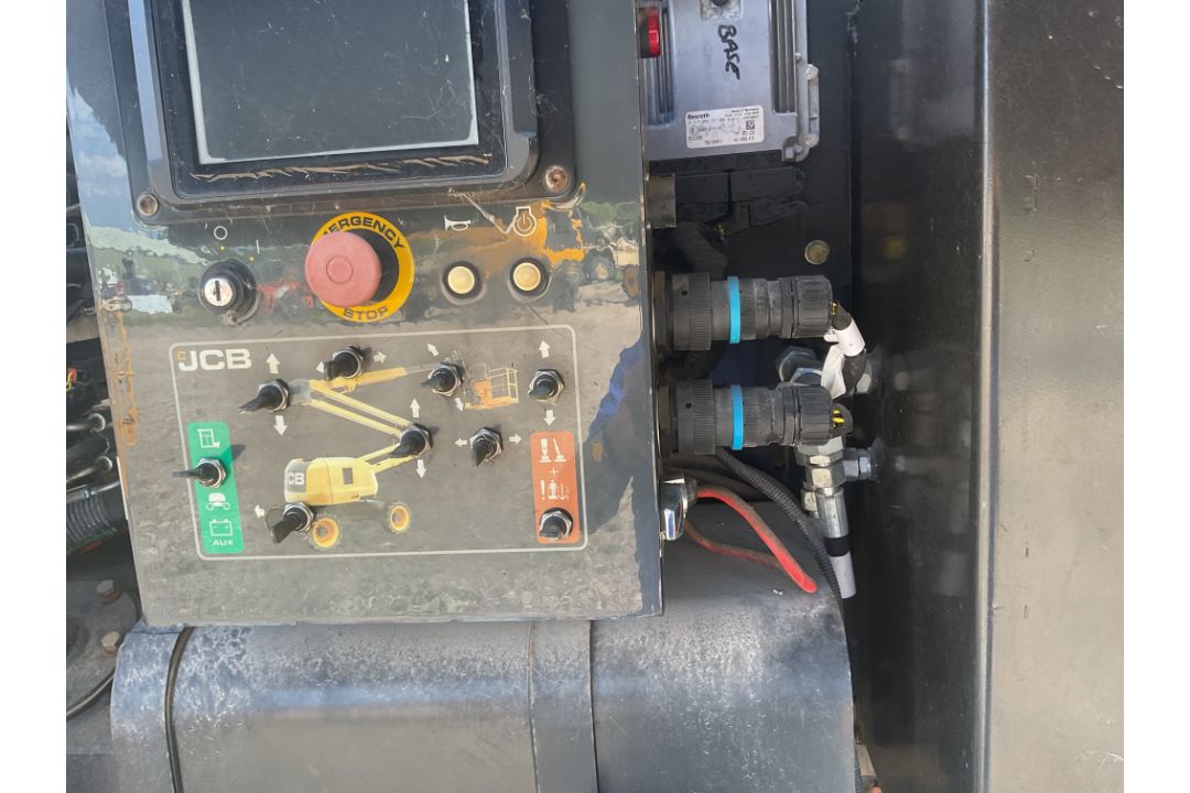 JCB Diesel 4x4 Access Platform. Very low hours - Image 12 of 23