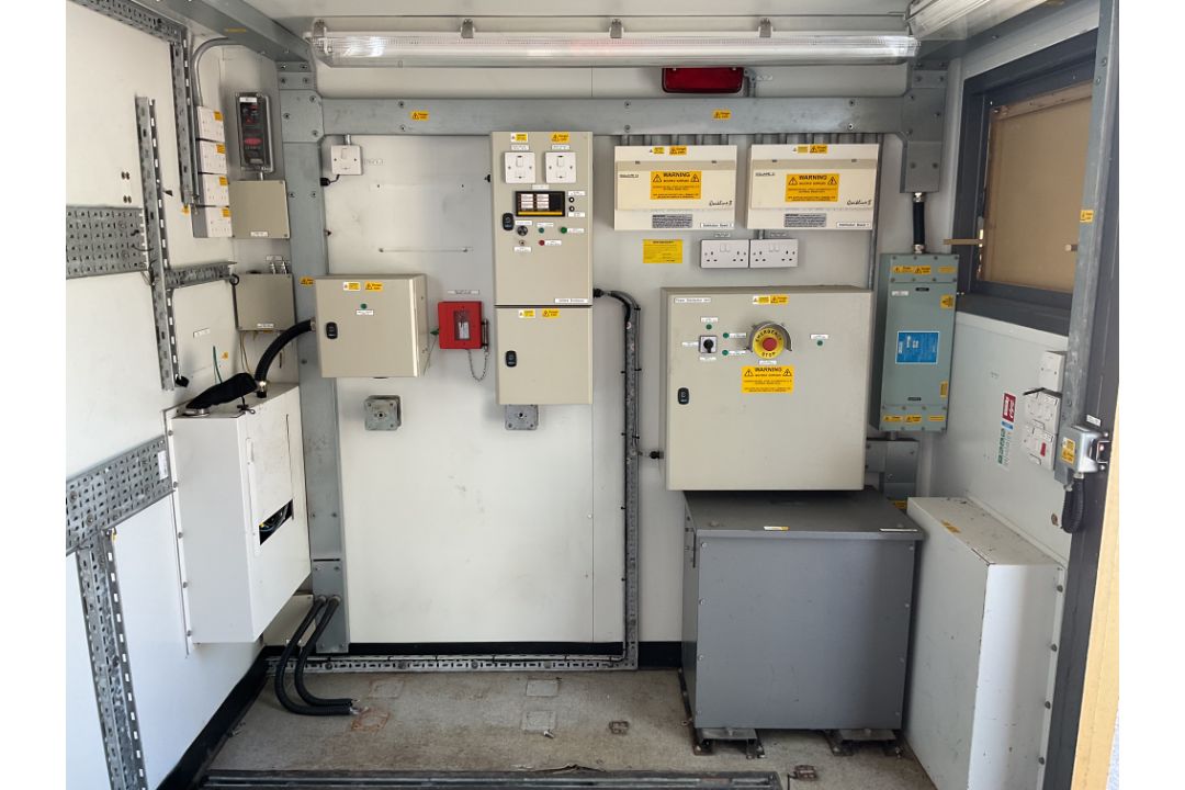 20ft Drops Demountable Hook Loader Secure Coms / Office Container, Direct from MOD - Image 6 of 32